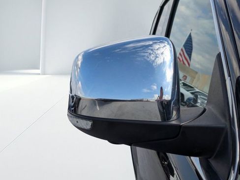 Used 2017 Jeep Grand Cherokee Overland w/ Jeep Active Safety Group image 10