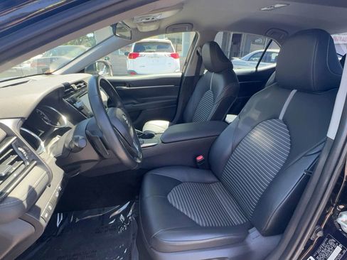 Used 2020 Toyota Camry SE FWD image 12