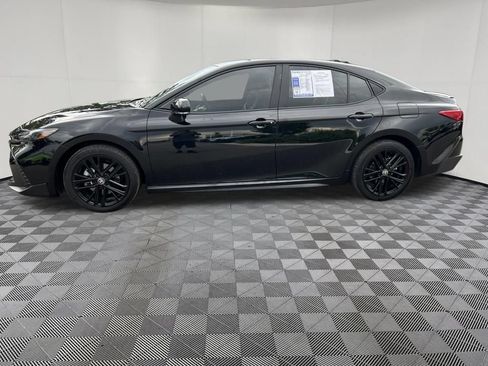 Used 2025 Toyota Camry SE AWD/4WD image 4