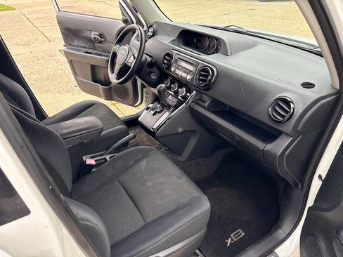 Used 2014 Scion xB image 10