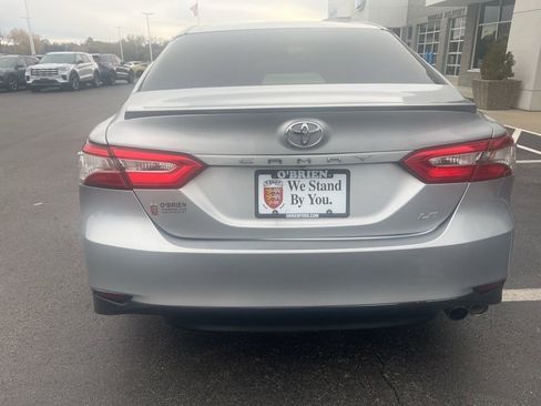 Used 2018 Toyota Camry SE image 4