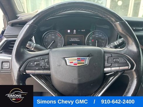 Used 2023 Cadillac XT6 Premium Luxury w/ Technology Package FWD image 21