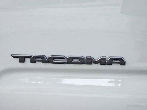 Used 2022 Toyota Tacoma TRD Off-Road w/ TRD Premium Off Road Package AWD/4WD image 13