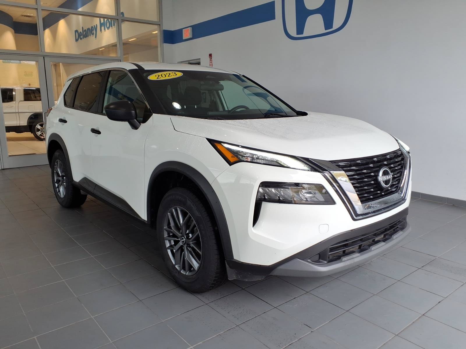 Used 2023 Nissan Rogue S AWD/4WD image 1