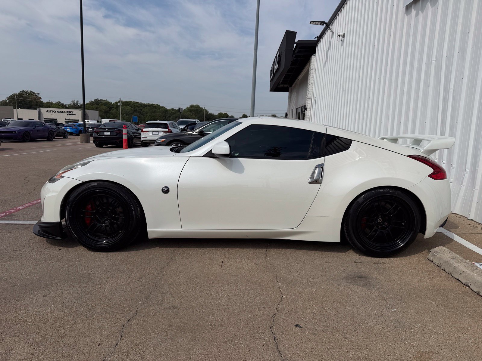 Used 2019 Nissan 370Z Coupe RWD image 3