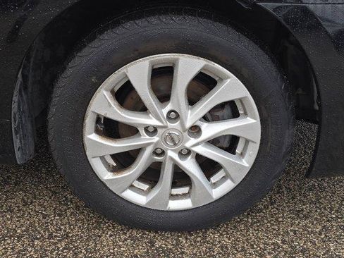 Used 2019 Nissan Sentra SV image 5