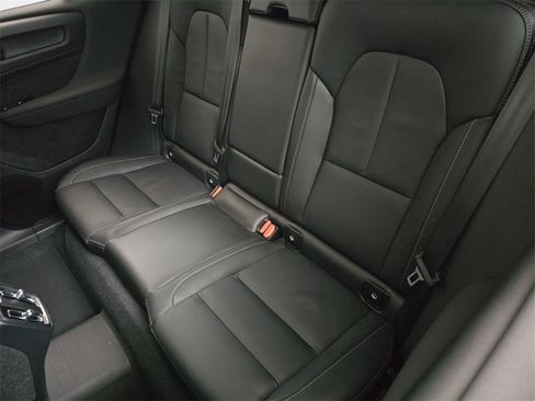 Used 2023 Volvo XC40 B5 Ultimate w/ Protection Package Premier image 17