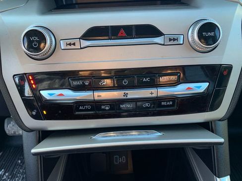 Used 2022 Ford Explorer XLT w/ Equipment Group 202A image 29