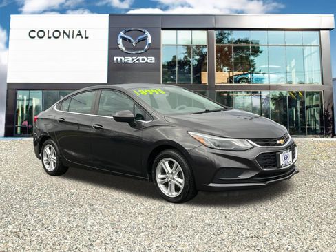 Used 2017 Chevrolet Cruze LT w/ Convenience Package image 1