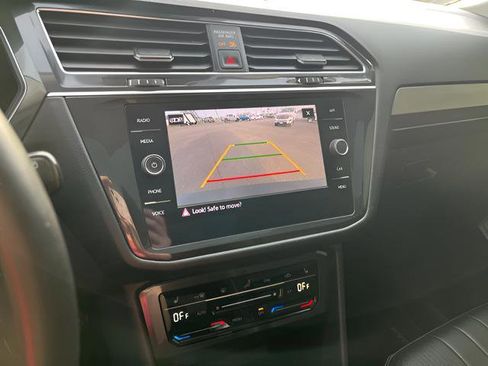 Used 2022 Volkswagen Tiguan SE image 18