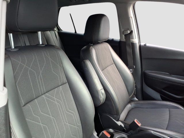 Used 2020 Chevrolet Trax LT w/ LT Convenience Package AWD/4WD image 17