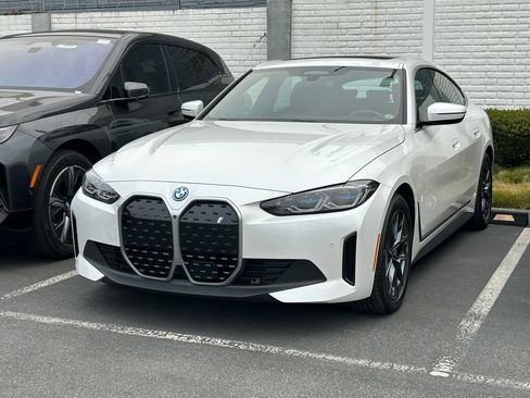 Used 2023 BMW i4 eDrive40 RWD image 2