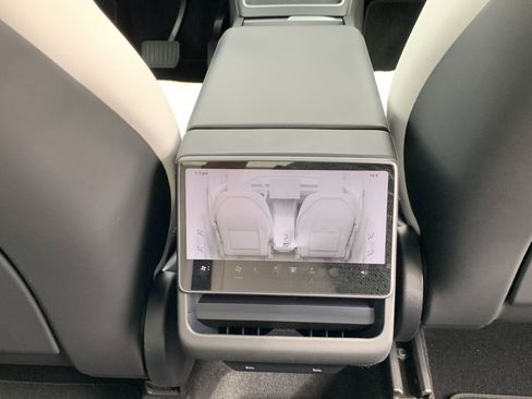 Used 2026 Tesla Model Y 2WD image 18