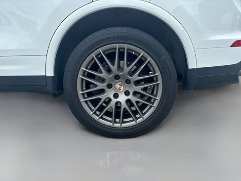 Used 2017 Porsche Cayenne AWD/4WD image 11