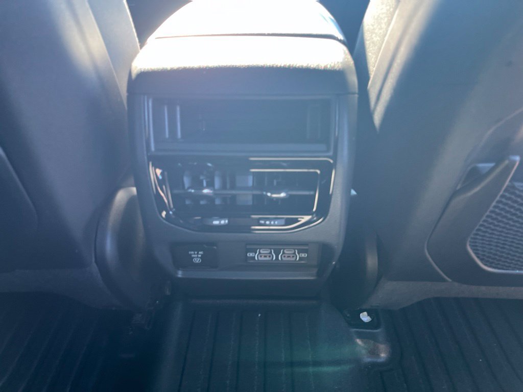 Used 2023 Jeep Grand Cherokee Altitude AWD/4WD image 60