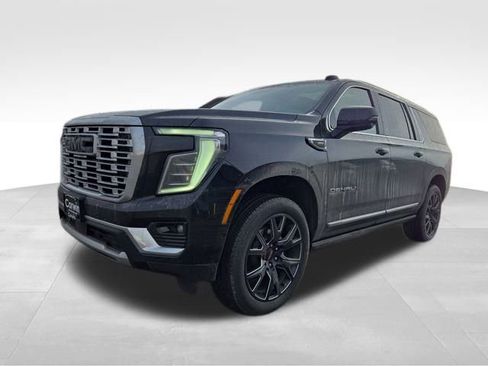 Used 2025 GMC Yukon XL Denali w/ Denali Reserve Package image 5