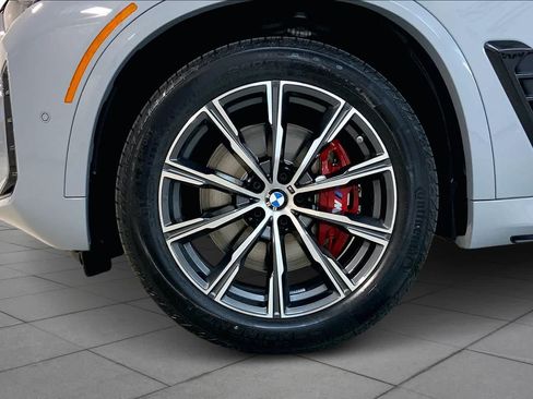 Used 2026 BMW X5 xDrive40i w/ M Sport Package AWD/4WD image 11