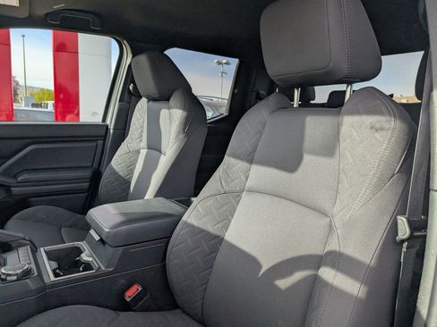 Used 2025 Toyota Tacoma SR5 AWD/4WD image 9
