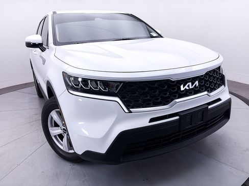 Used 2022 Kia Sorento LX AWD/4WD image 6