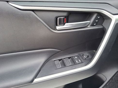 Used 2023 Toyota RAV4 XLE Premium image 12