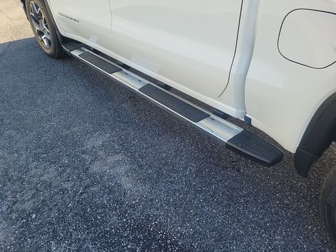 New 2026 GMC Sierra 1500 SLT w/ SLT Premium Plus Package image 9