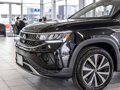 Used 2022 Volkswagen Taos SE image 4