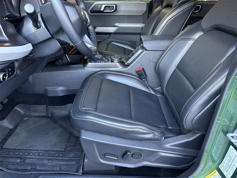 Used 2023 Ford Bronco Badlands image 9