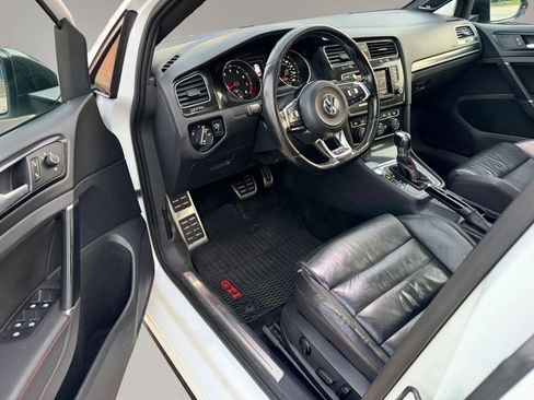 Used 2015 Volkswagen Golf 4-Door FWD image 16