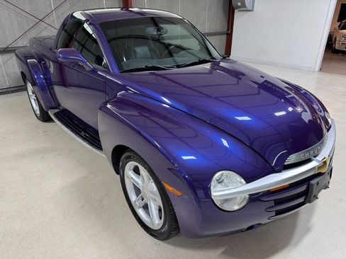 Used 2004 Chevrolet SSR w/ Preferred Equipment Group RWD image 21