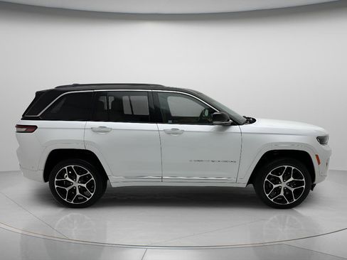 Used 2023 Jeep Grand Cherokee Summit AWD/4WD image 2