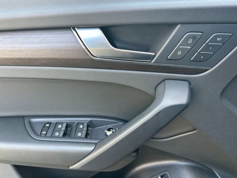 Used 2023 Audi Q5 2.0T Premium w/ Convenience Package image 12