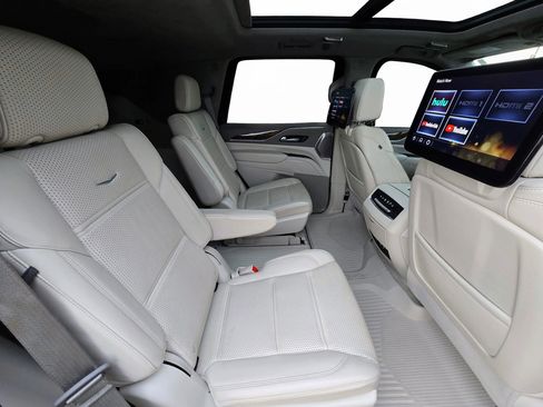 Used 2022 Cadillac Escalade Sport Platinum RWD image 13