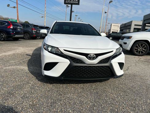 Used 2018 Toyota Camry SE w/ Audio Package image 4