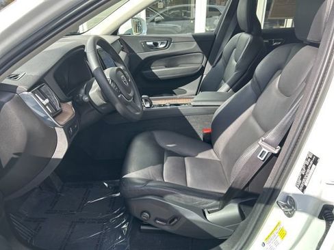 Certified 2022 Volvo XC60 B5 Momentum w/ Climate Package image 18