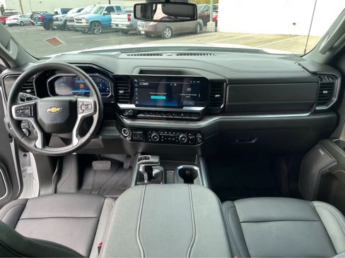 Used 2025 Chevrolet Silverado 1500 LTZ image 12