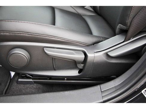 Certified 2025 MAZDA MAZDA3 s Sport w/ Appearance Package image 25