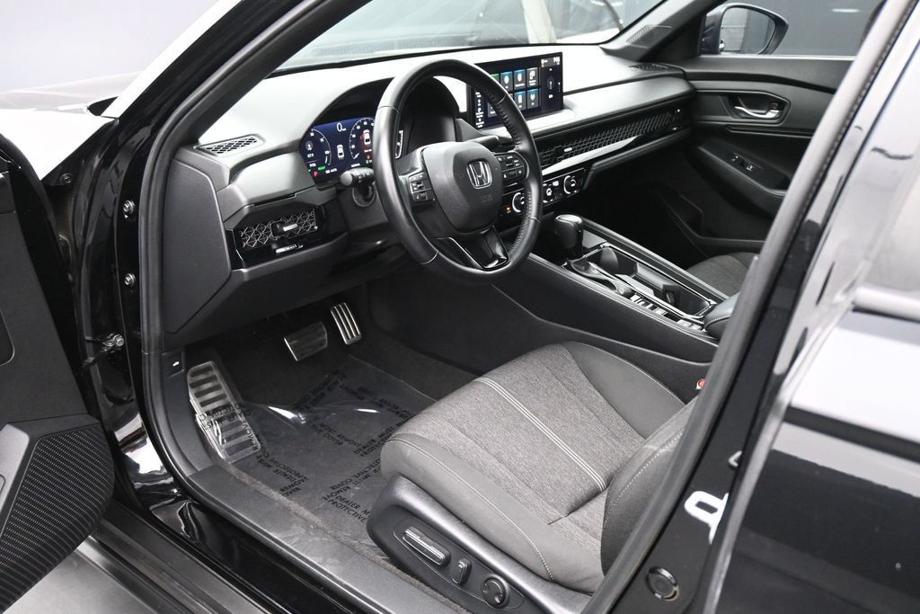 Used 2023 Honda Accord Sport image 2