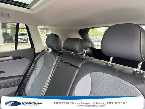Used 2025 Volkswagen Tiguan SE AWD/4WD image 17