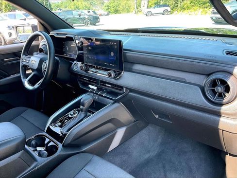 Used 2025 Chevrolet Colorado W/T w/ WT Custom Package AWD/4WD image 13