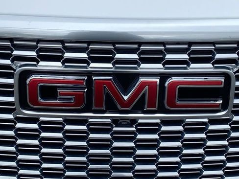 Certified 2024 GMC Yukon Denali image 33