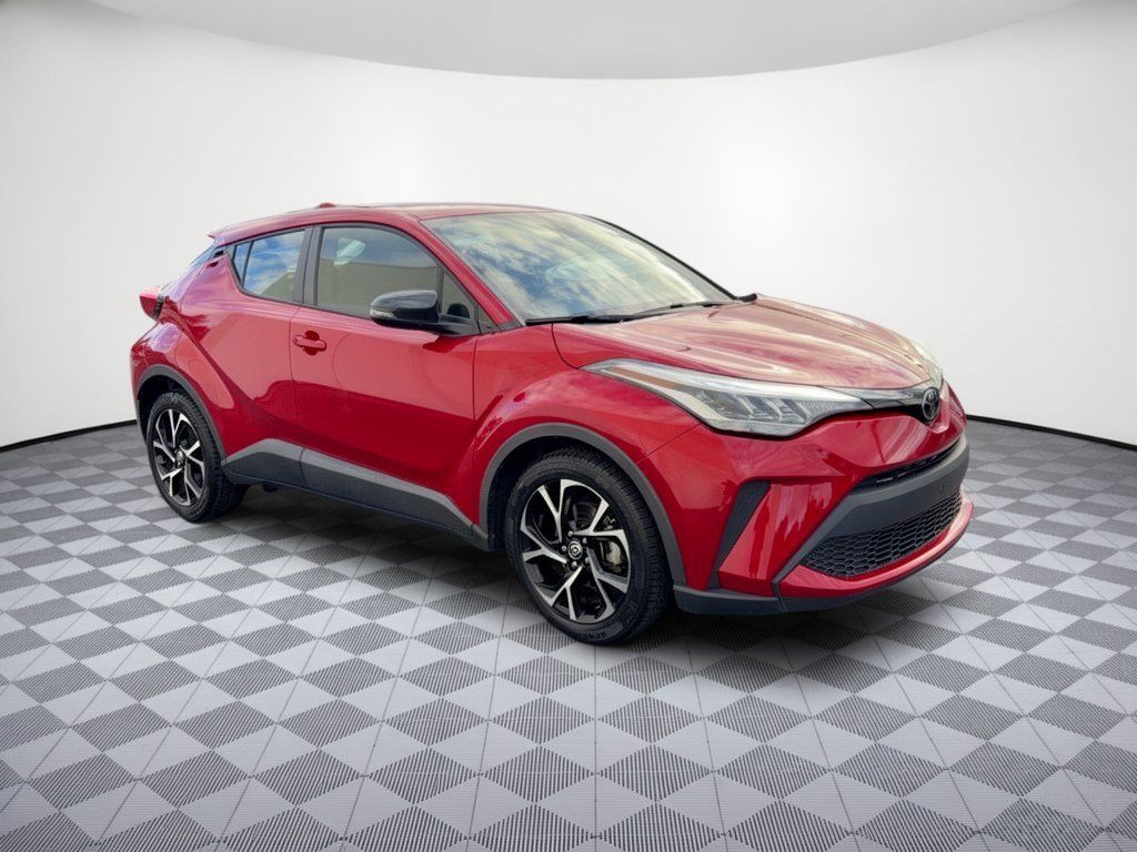 Used 2022 Toyota C-HR XLE FWD image 7