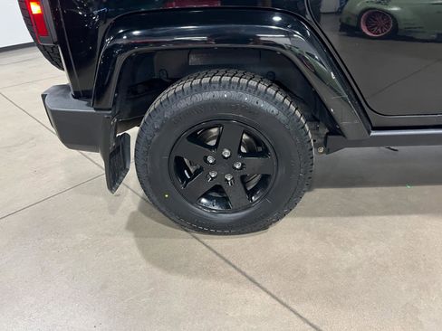 Used 2015 Jeep Wrangler Unlimited Sahara AWD/4WD image 35