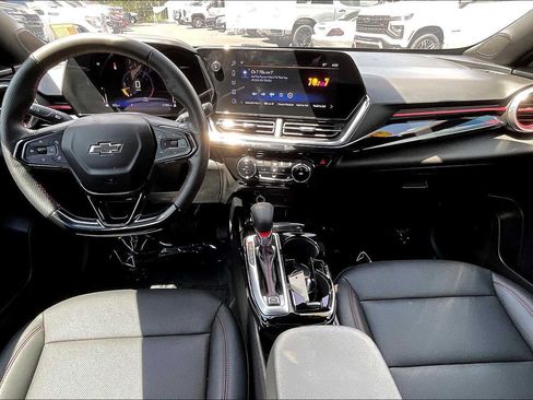 Used 2025 Chevrolet Trax RS w/ Sunroof Package FWD image 14