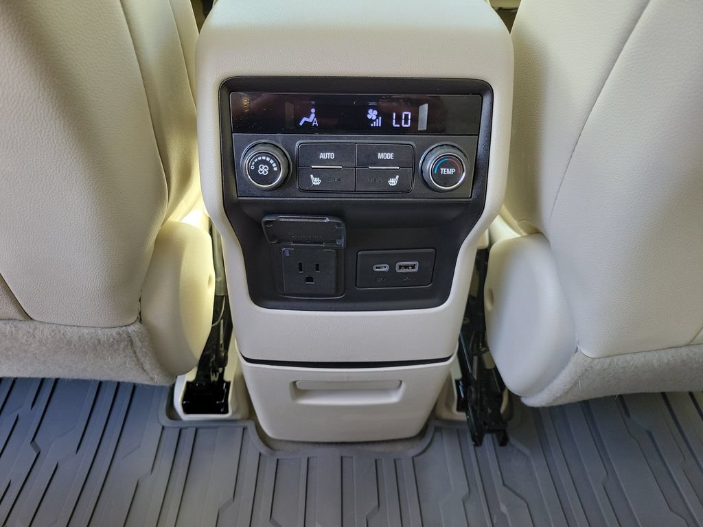 Used 2020 GMC Acadia Denali w/ Technology Package FWD image 16
