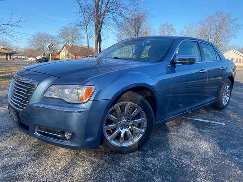 Used 2011 Chrysler 300 Limited image 1