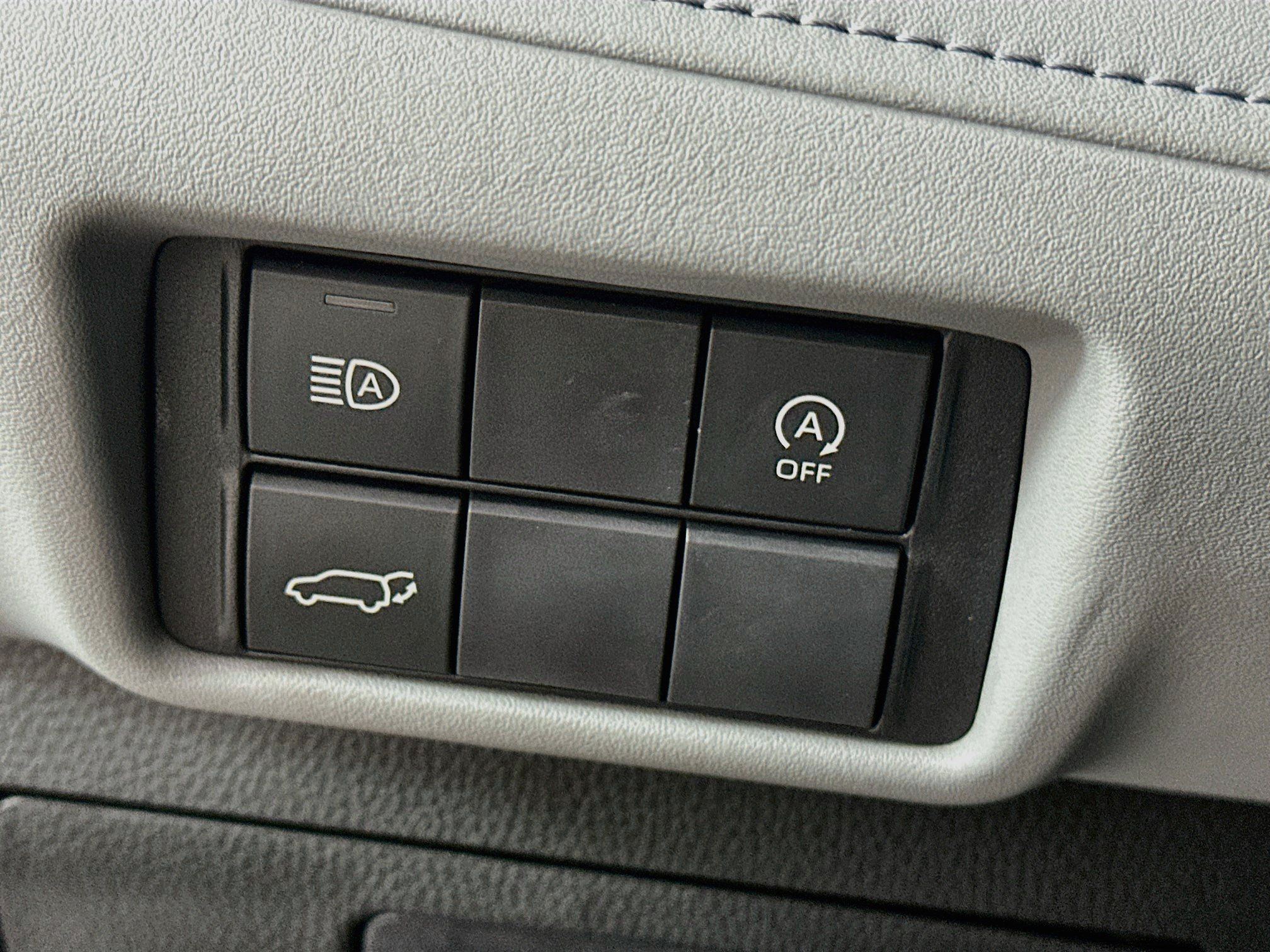 Used 2023 Toyota Highlander XLE FWD image 16