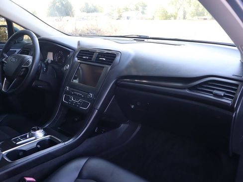 Used 2018 Ford Fusion SE w/ Equipment Group 201A FWD image 17