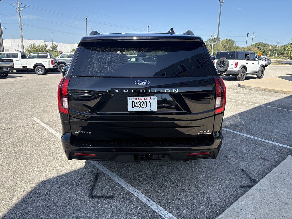 Used 2025 Ford Expedition Max Active AWD/4WD image 6