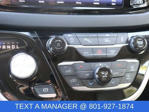Used 2023 Chrysler Pacifica Touring-L image 26
