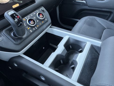 Certified 2025 Land Rover Defender 110 X-Dynamic SE AWD/4WD image 23
